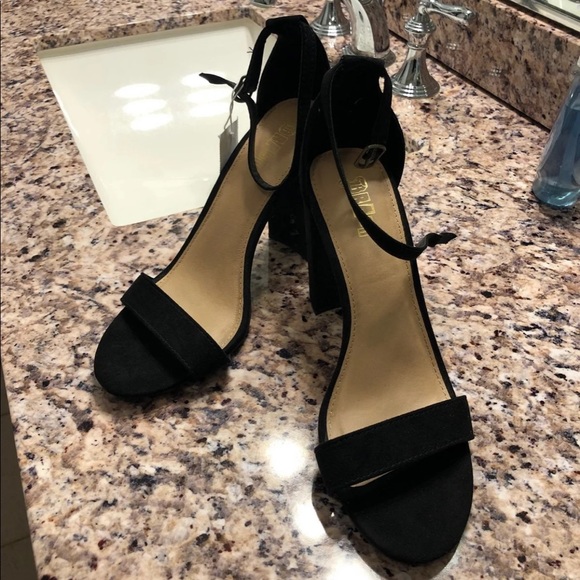 Black strappy heels - Picture 2 of 4